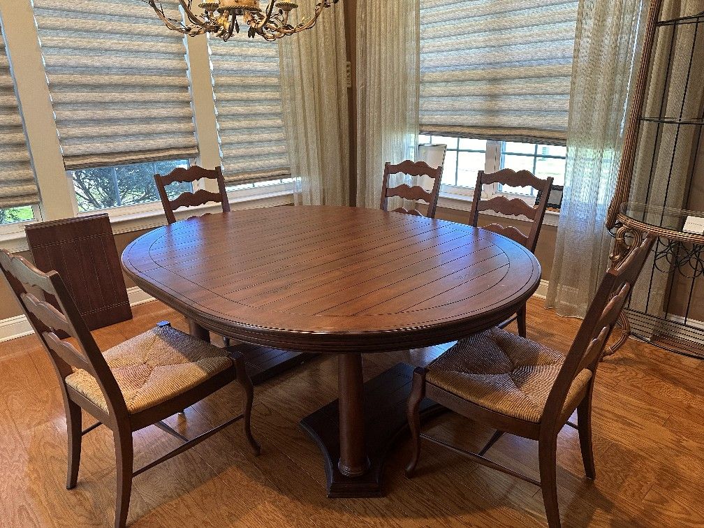 DINING/KITCHEN TABLE 