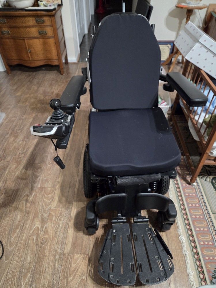 Motorized Electric "Quantum Q6 EDGE 3 Stretto $1,000 Salem VA