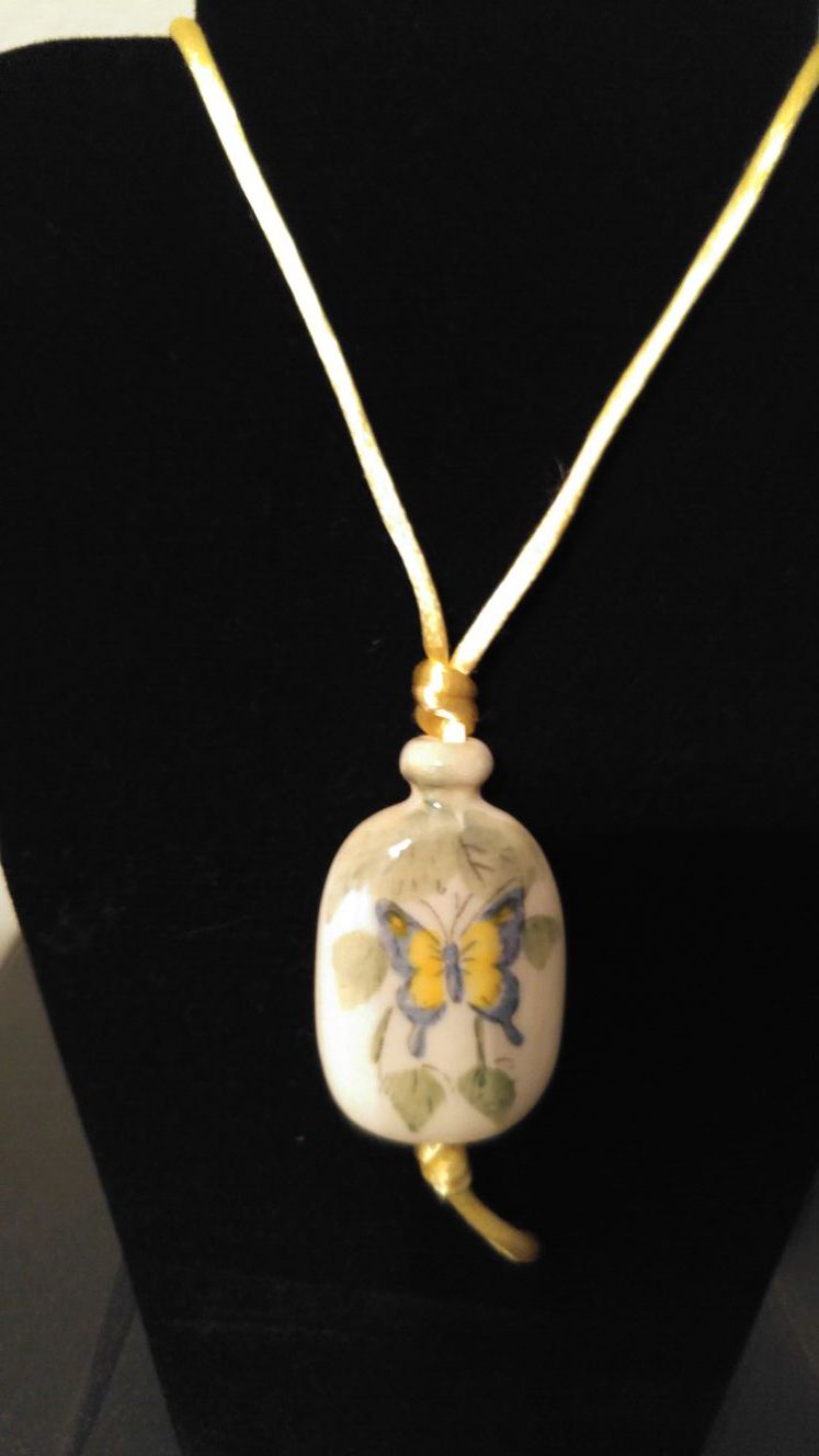 Avon butterfly porcelain necklace