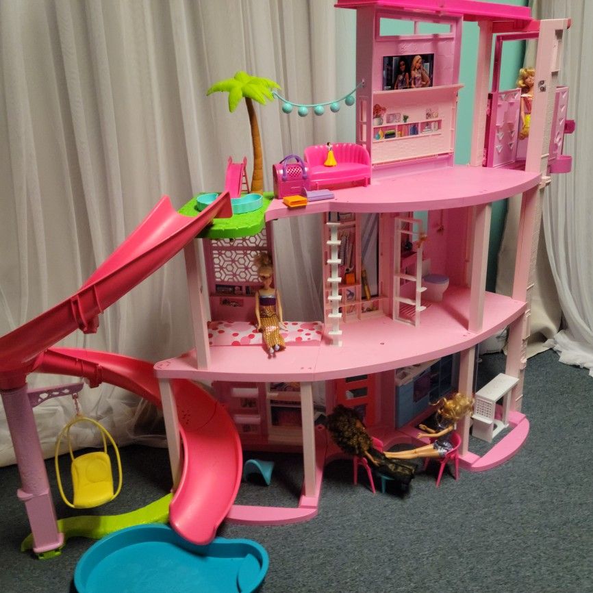 Barbie Dream House, Like New...... 