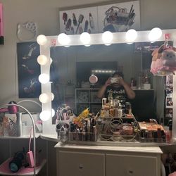 Vanity mirror 