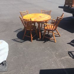 Hunt Country Kitchen Table And Chairs