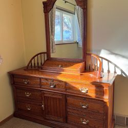 Solid Oak Bedroom Furniture Set – Excellent Condition – $800 OBO