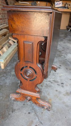 Antique Victorian Gate-Leg Drop Leaf Parlor Game Table or Small Dining Table