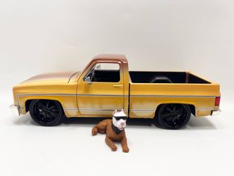 Jada Diecast Classic 1985 Chevy C-10 Pickup Truck Model Pet not included