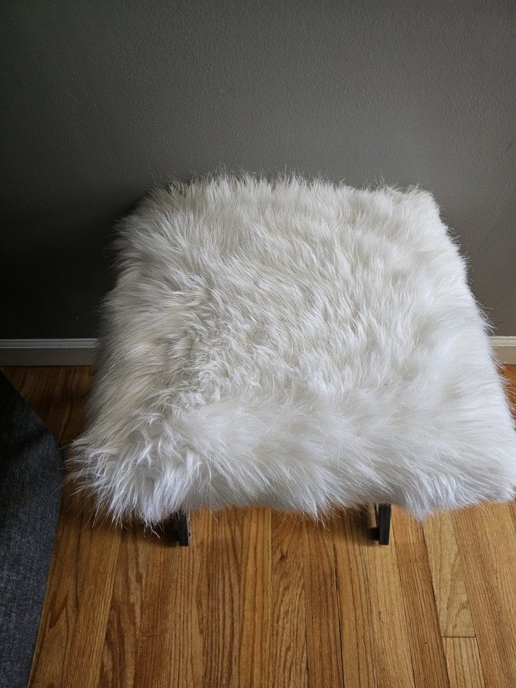 Vanity Seat
