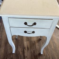 Free end table