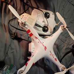 Dj Phantom Drone Not Sure How To Work It Or If It Does. Asking 60$ If You Can Get It To fly Lol Open To Offers 