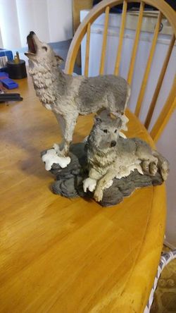 Two. Wolfs. Small. Statue - negotiable