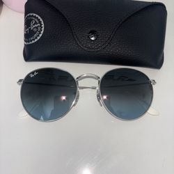 Ray-Ban RB3447 Frame: Silver Lens: Light Blue Size: 53