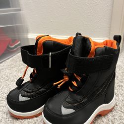 Toddler Snow Boots // Size 7c 