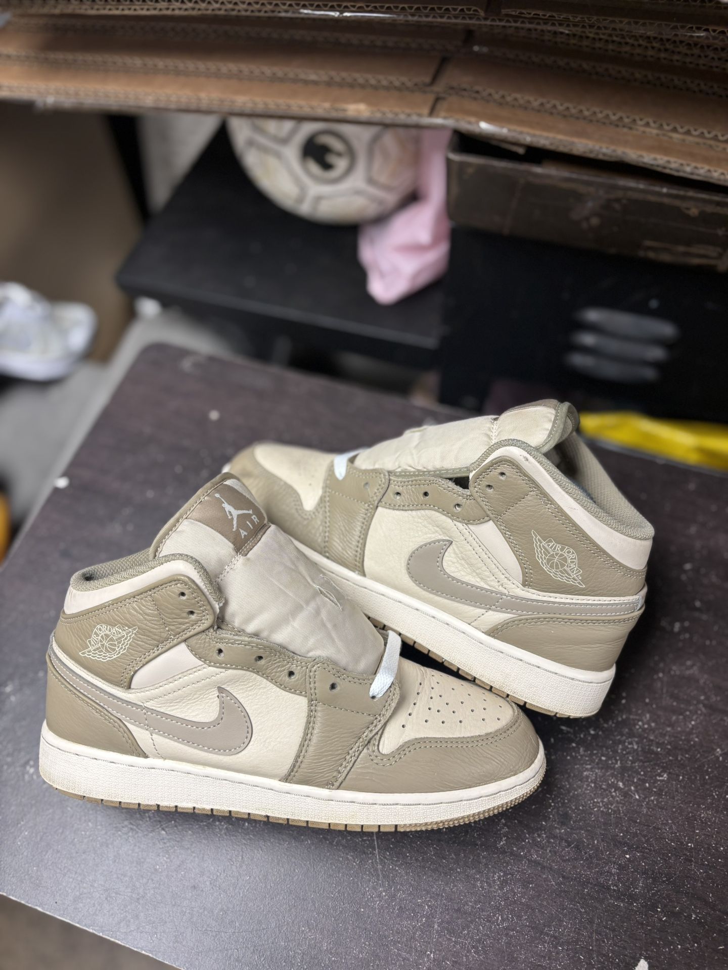 Air Jordan 1 Mid Legend Brown GS