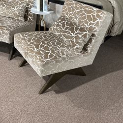 Giraffe Accent Chairs 
