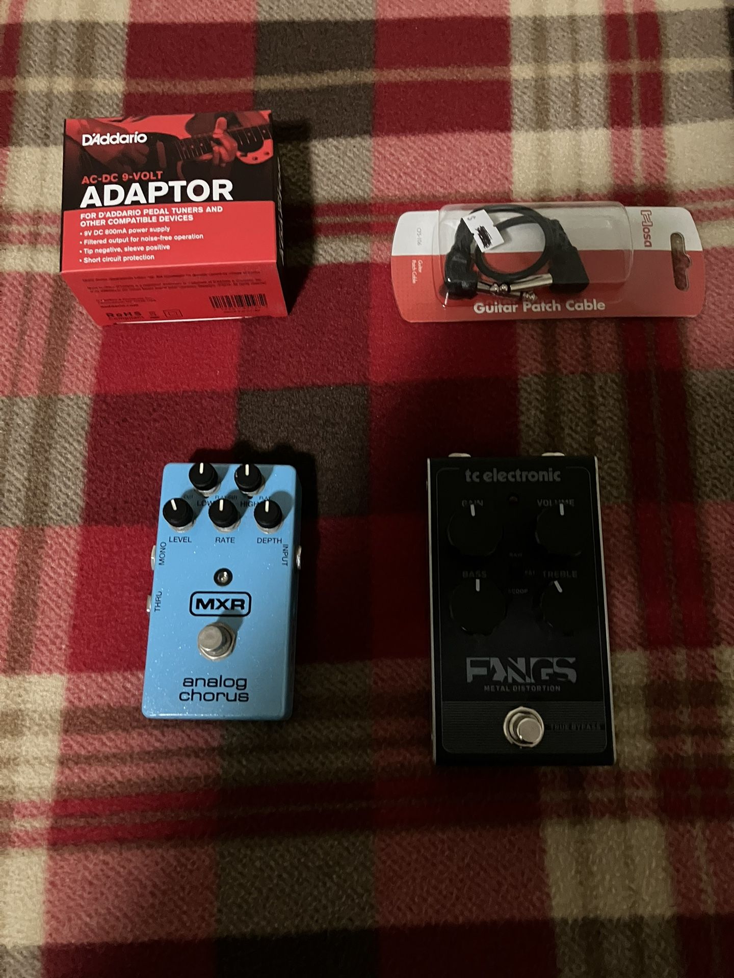Mxr Analog Chorus and Fangs Metal Distortion pedal