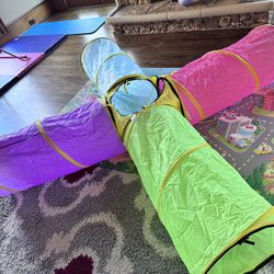 Kids hide and side tunnels