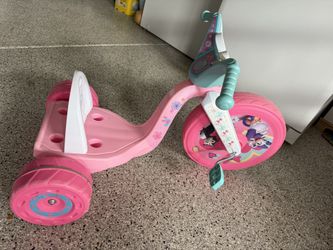 Fly wheels Minnie Mouse tricycle 