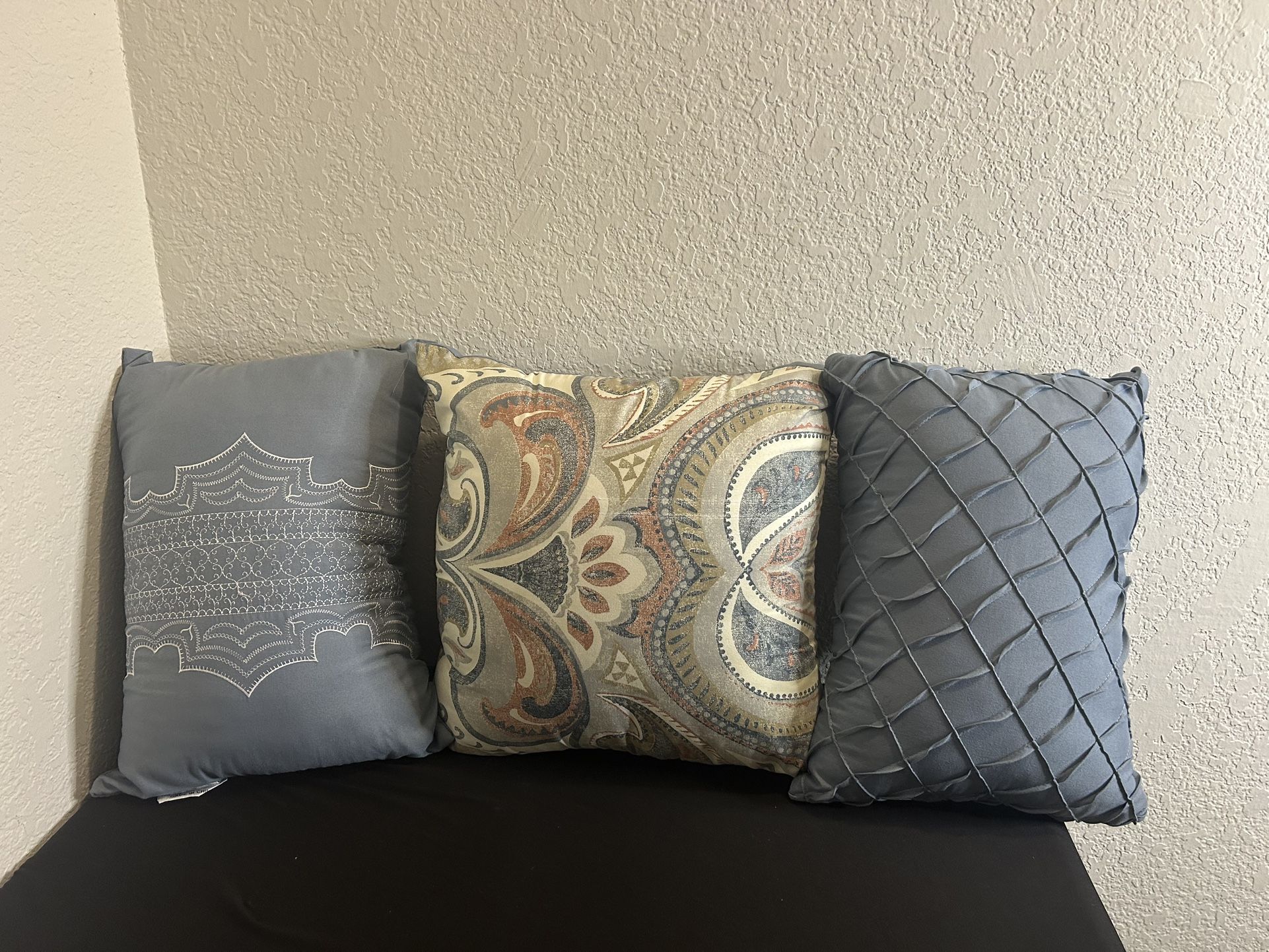 Set of 3 smoky blue decorative pillows