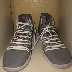 Size 16 Men Gray Under Armoir Sneakers 
