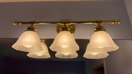 2 Light Fixtures