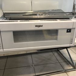 Microwave WHIRLPOOL Lo Vendo Barato!! Precio De Tienda 600 Dolares MODERNO NUNCA SE USO EXCELENTE