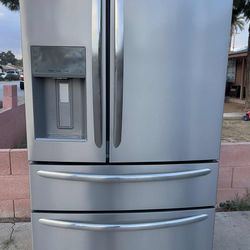 FRIGIDAIRE REFRIGERATOR