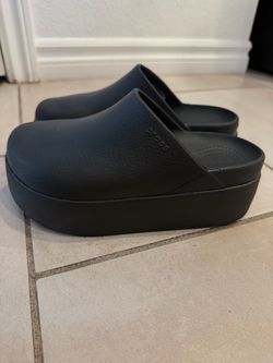 Dylan platform crocs