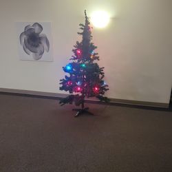 Used But Still Really good Xmas Tree