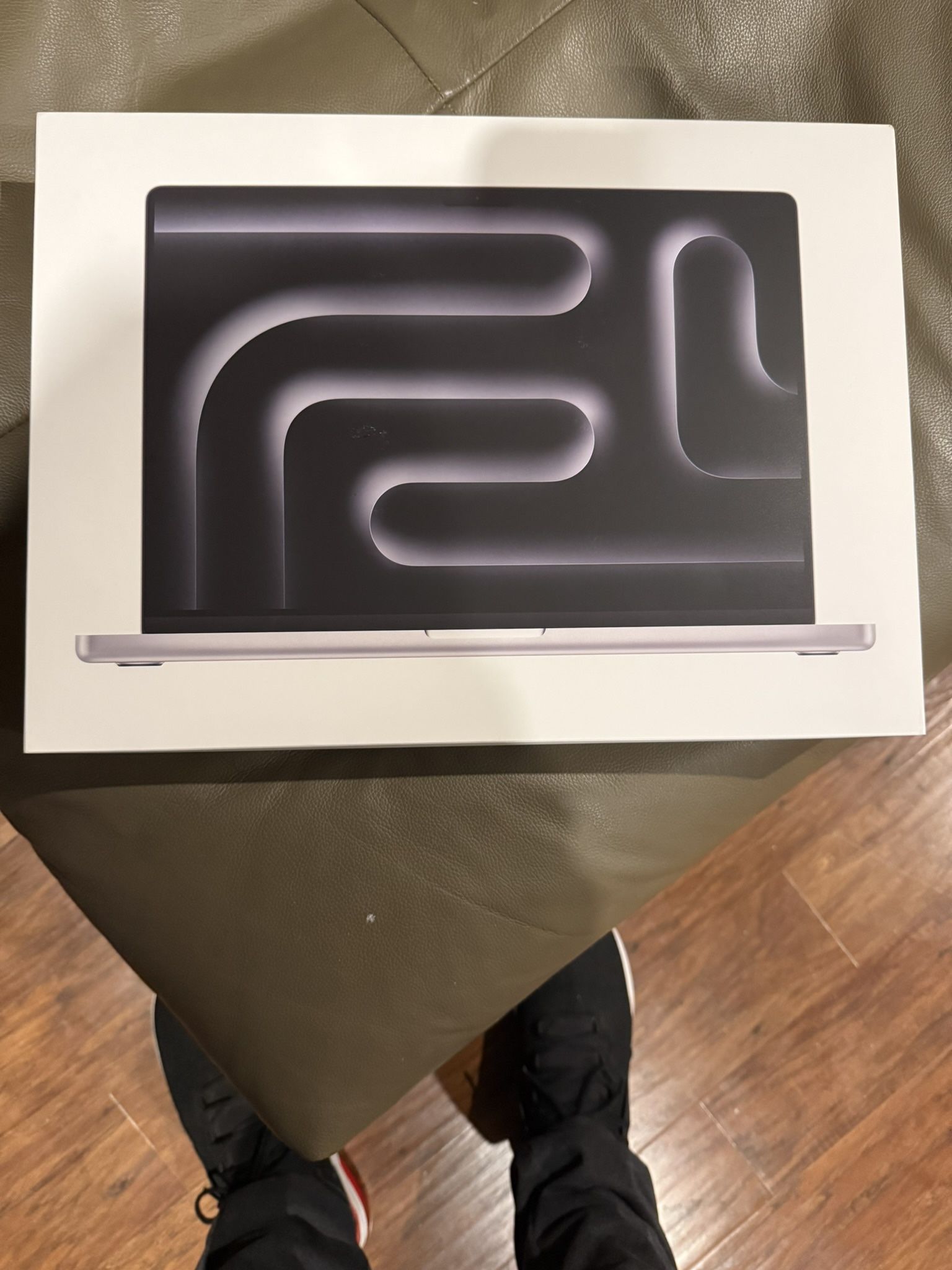 Mint!!! OBO!! macbook pro M2 Max 32gb 38c gpu Applecare+ 1tb