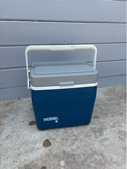 Small lunch cooler  8 quarts by Thermos