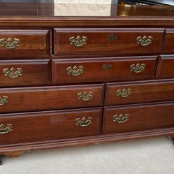 Wood Dresser -10 Drawer 