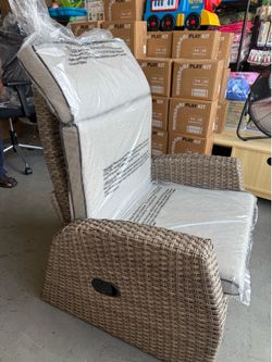 Set of 2 Outdoor Recliner Chair brand new in box