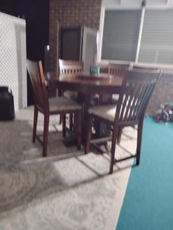 Bar Heights Table And Chairs