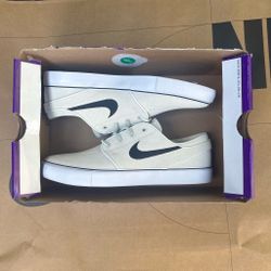 Nike SB men’s 8, NEW