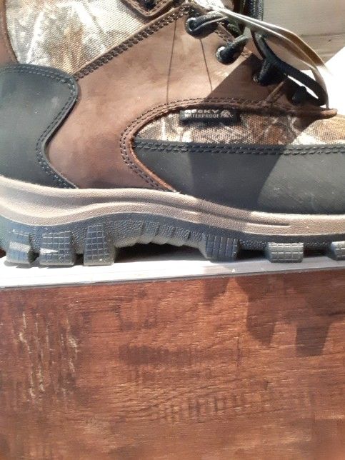 Botas rocky Men Waterproof Camo Size 10$60