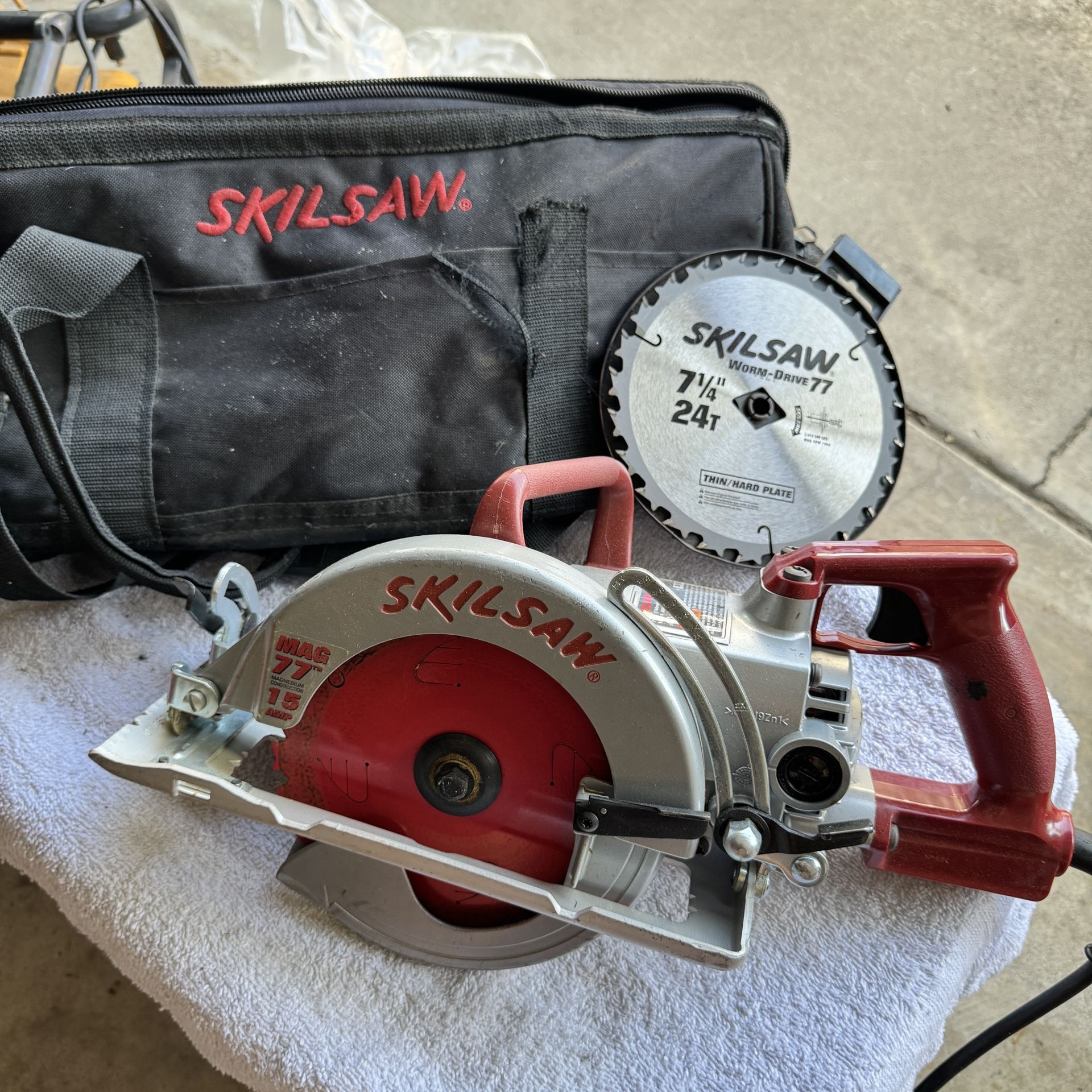 SKILSAW SHD77M 7-1/4” Magnesium Worm Drive Circular Saw