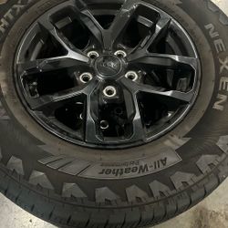 Nexen Roadian HTX2 with black jeep rims 
