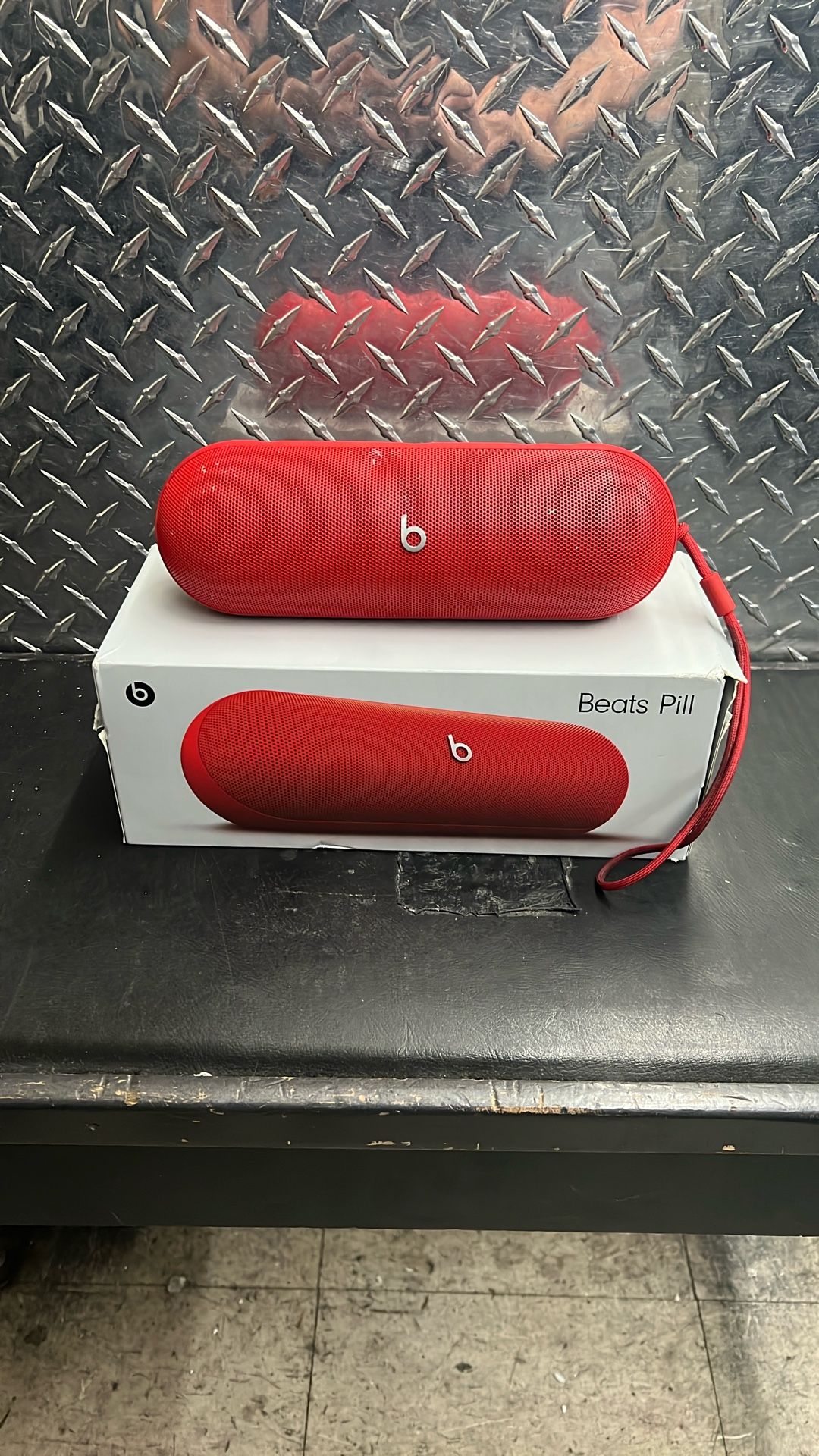 Beats Pill Red MWQW3LL/A Portable Bluetooth Speaker 