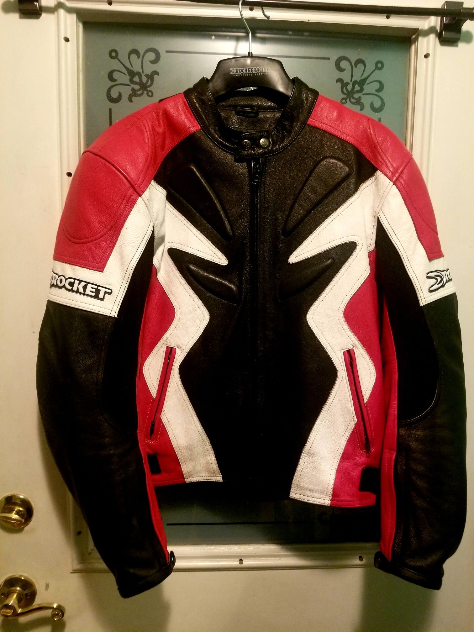 Joe Rocket Motorcycle Leather Jacket..Size 42nMens..Or Med Size ...Has Pads inside..Like New!