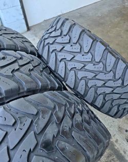 295 65 20 Toyo m/T con 80% de Vida las 4