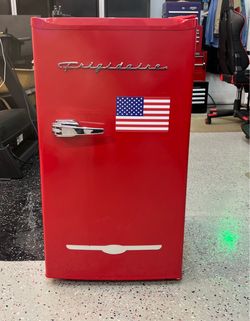 Frigidaire Retro Mini Fridge Red