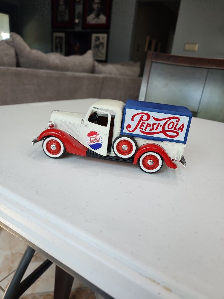 Solido 1936 Ford Model 68-1/2 Ton Pepsi-Cola Delivery Pick-up Truck