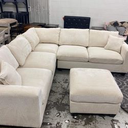New Sectional Couch with Ottoman! Free Delivery 🚚 !