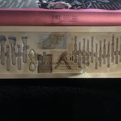 New Glitz And Glam Make Up Brushes 