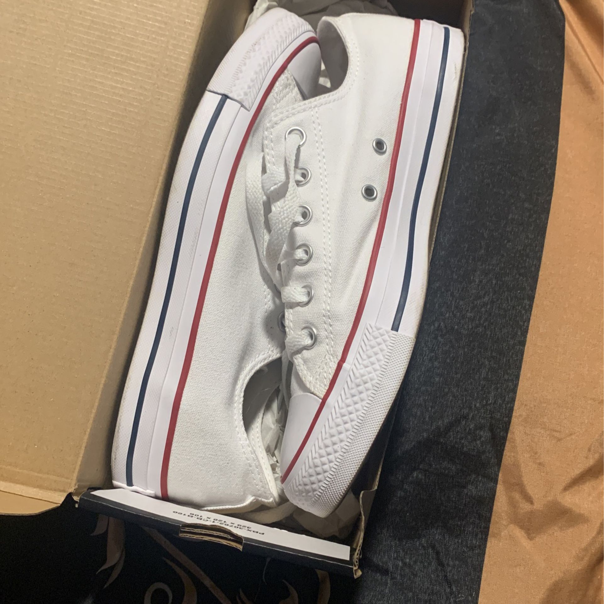 Men-8 Women-10 Converse Chuck Taylor All Ox White. for Sale in Worth, TX -