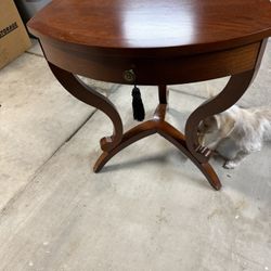 Bombay Co. End Table With Decorative Tassel 