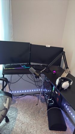 L shape office and gaming desk