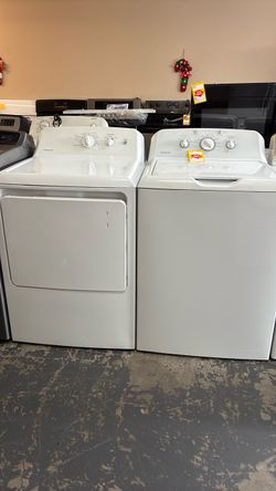 Nice Hotpoint washer and gas dryer set