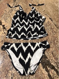 NEW NWT LA BLANCA 2 peace women’s size 8 swimsuit