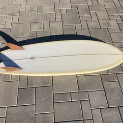 Alex Lopez Fish Surfboard 5’ 10”