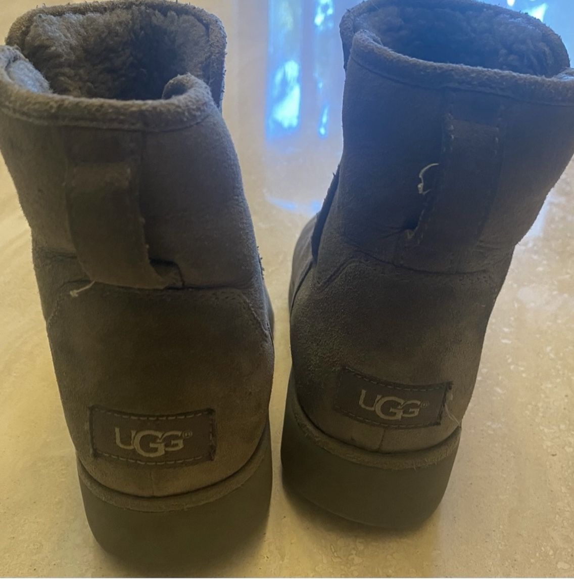 UGG LADIES BOOTS gray Size 7.5